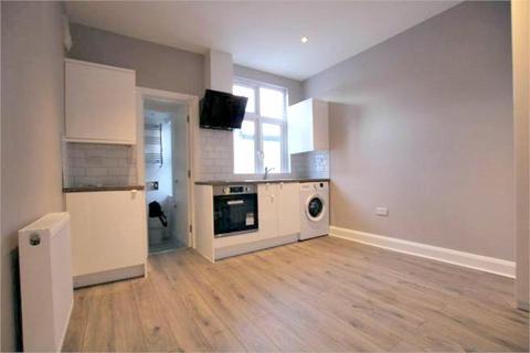 Studio to rent, Linacre Road, Willesden