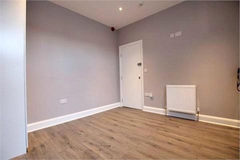 Studio to rent, Linacre Road, Willesden