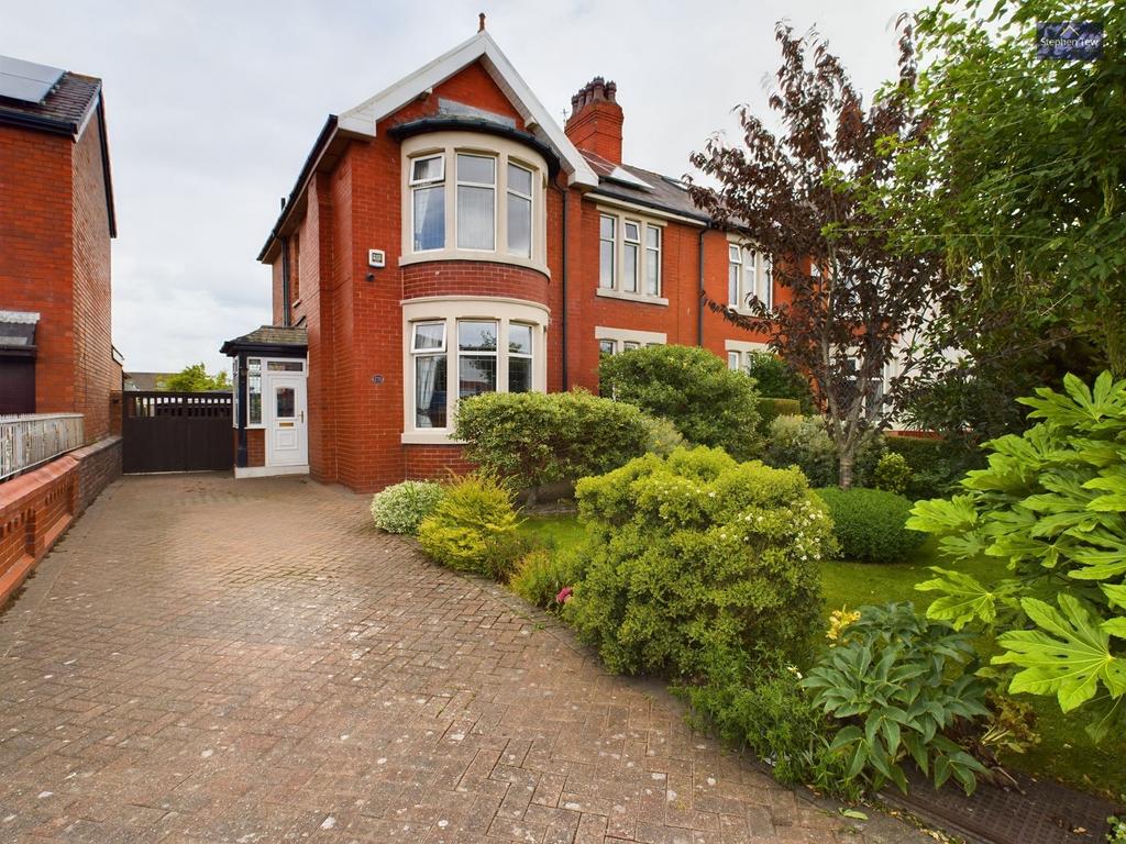 St. Annes Road, Blackpool, FY4 4 bed semidetached house for sale £