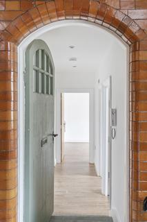 Flat H, 217 Blackstock Road, London, N5 2LL