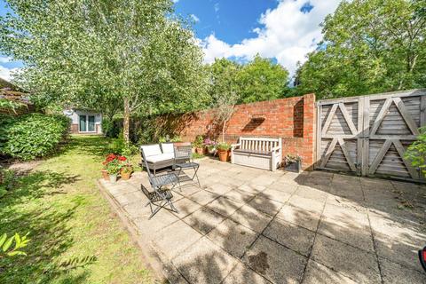 10, George Court Norstead Place, London, SW15 3SA