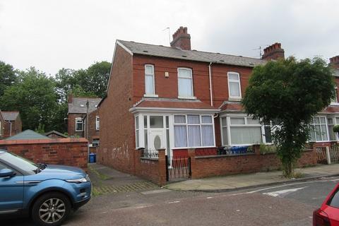 3 bedroom end of terrace house to rent, Thorpe Street, Old Trafford, Manchester, M16