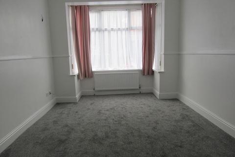 3 bedroom end of terrace house to rent, Thorpe Street, Old Trafford, Manchester, M16