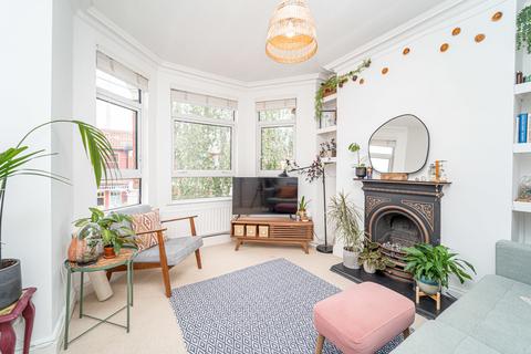 3 bedroom apartment for sale - South View Road, Hornsey N8