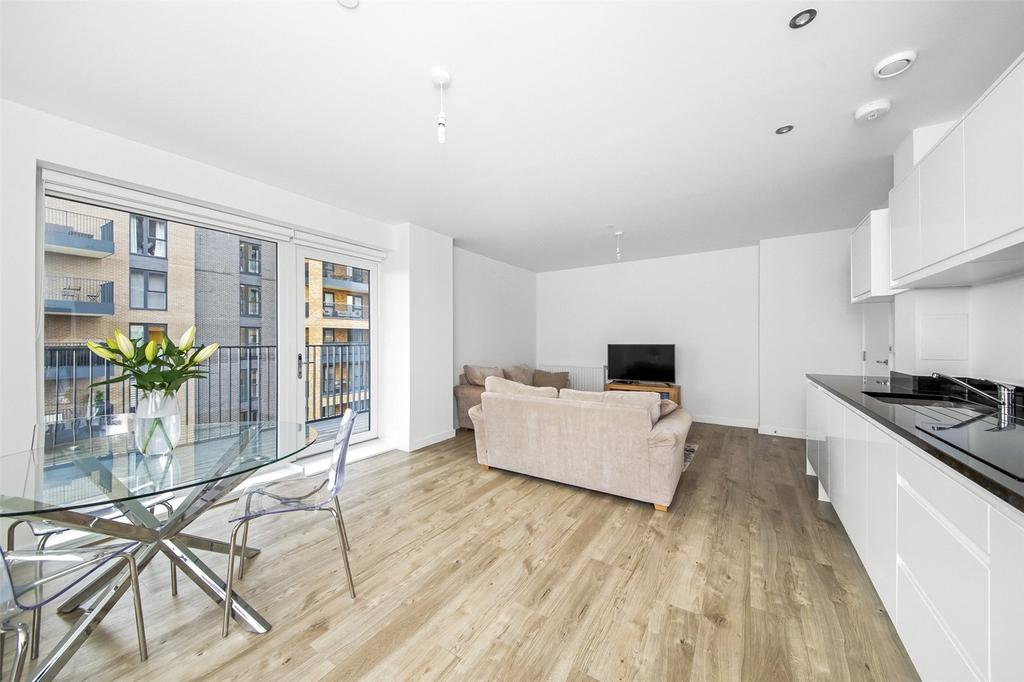 Bowen Drive, Charlton, SE7 3 bed apartment £2,500 pcm (£577 pw)
