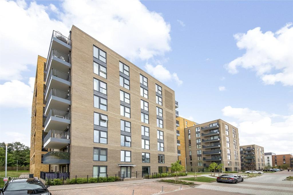 Bowen Drive, Charlton, SE7 3 bed apartment £2,500 pcm (£577 pw)