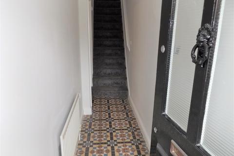 3 bedroom terraced house to rent, Cannock Road, Staffs WS11