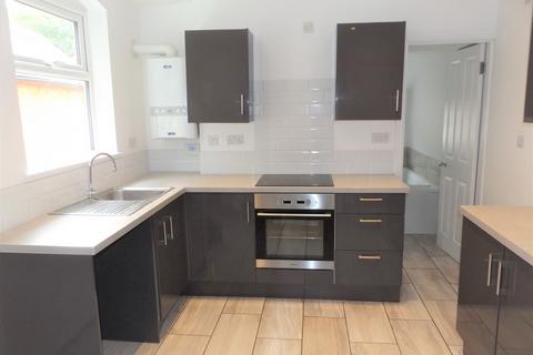 3 bedroom terraced house to rent, Cannock Road, Staffs WS11