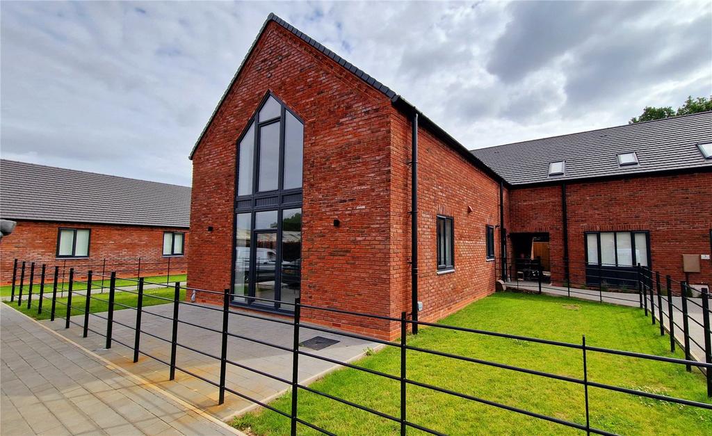 Littleton Grange, Huntington, Cannock, Staffordshire, WS12 3 bed house