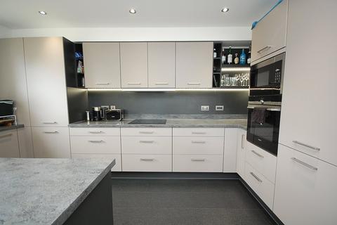 2 bedroom flat to rent, May Baird Gardens, City Centre, Aberdeen, AB25