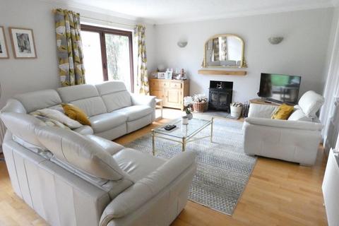 4 Berrington Drive, East Horsley, Leatherhead, KT24 5ST