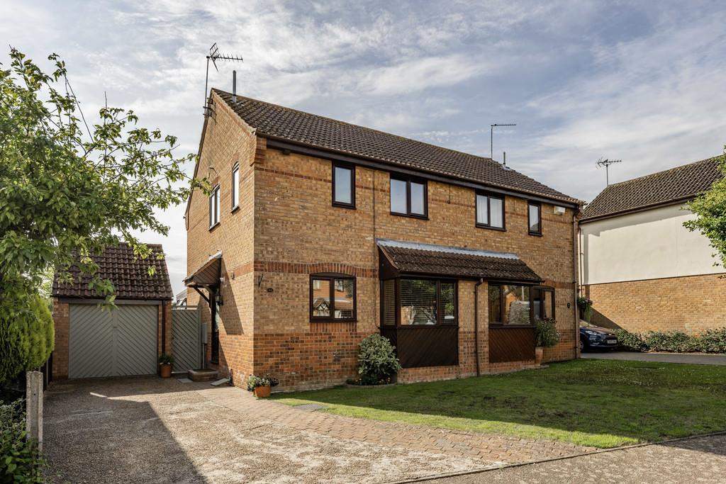 Fletcher Way, Acle 3 bed semidetached house £280,000
