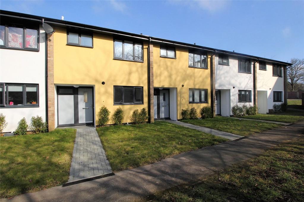 Essex Close, Bordon, Hampshire, GU35 3 bed terraced house to rent £