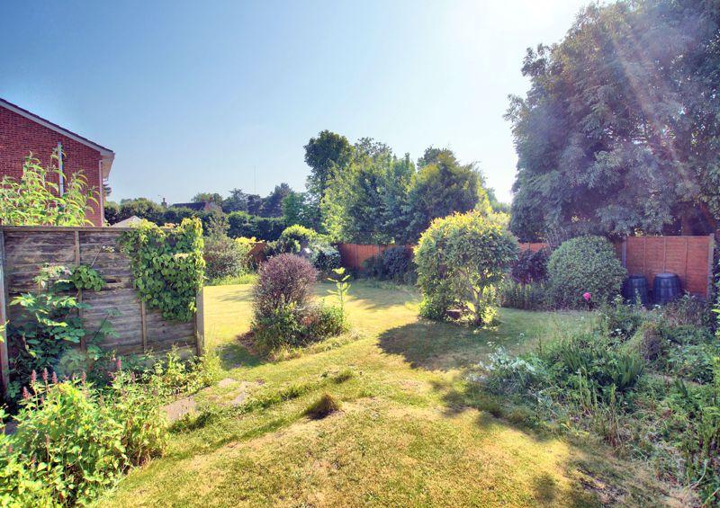 60 Catisfield Lane, Fareham PO15 3 bed detached house £595,000