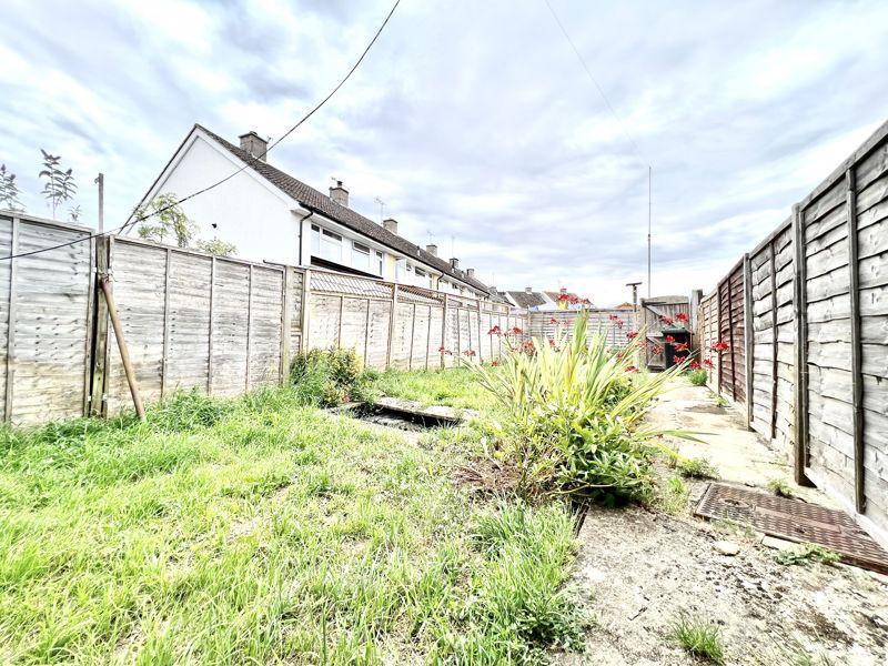 Ridgemead, Calne SN11 3 bed terraced house for sale £190,000