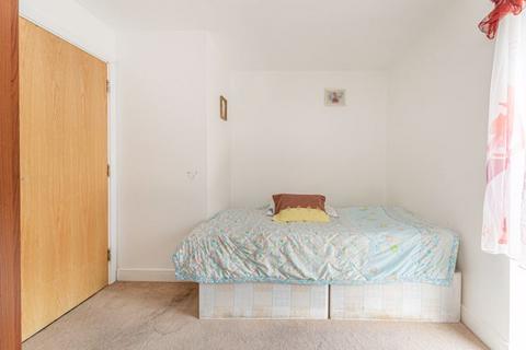 1 bedroom flat for sale, Walnut Court, Woodmill Road, London