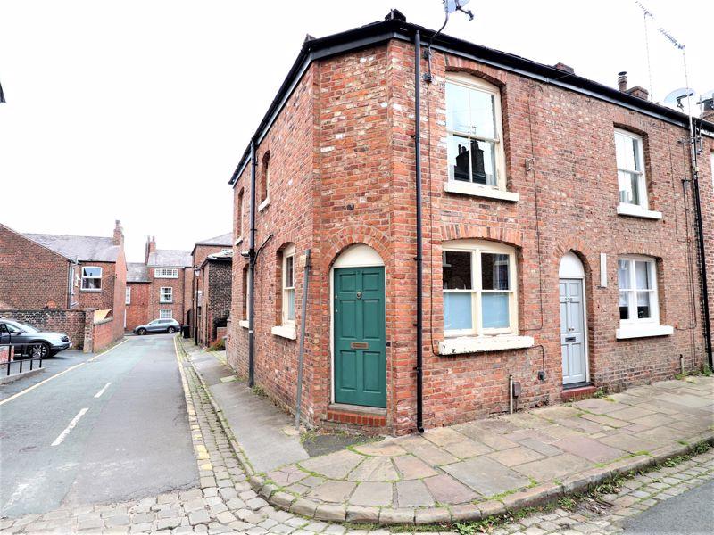 St Street, Macclesfield 2 bed end of terrace house £175,000