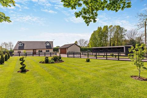 4 bedroom equestrian property for sale, Rhos Avenue, Penyffordd CH4