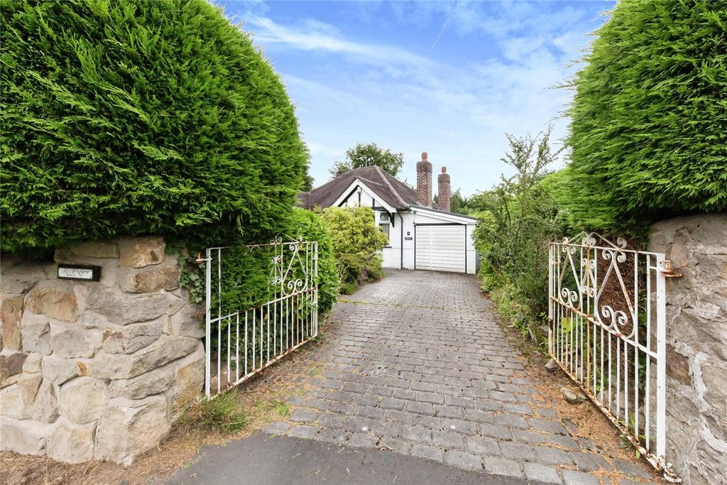 Park Drive, Wistaston, Crewe, Cheshire, CW2 2 bed bungalow for sale £