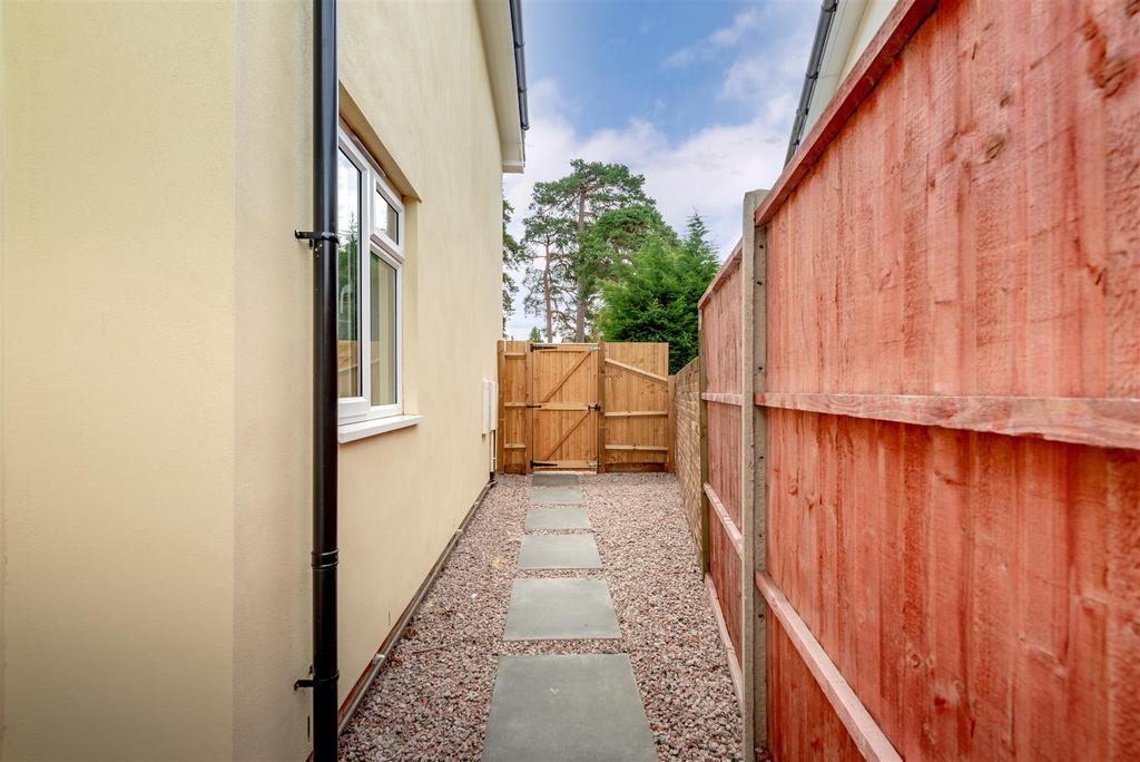 30a Sandcross Lane 6.jpg