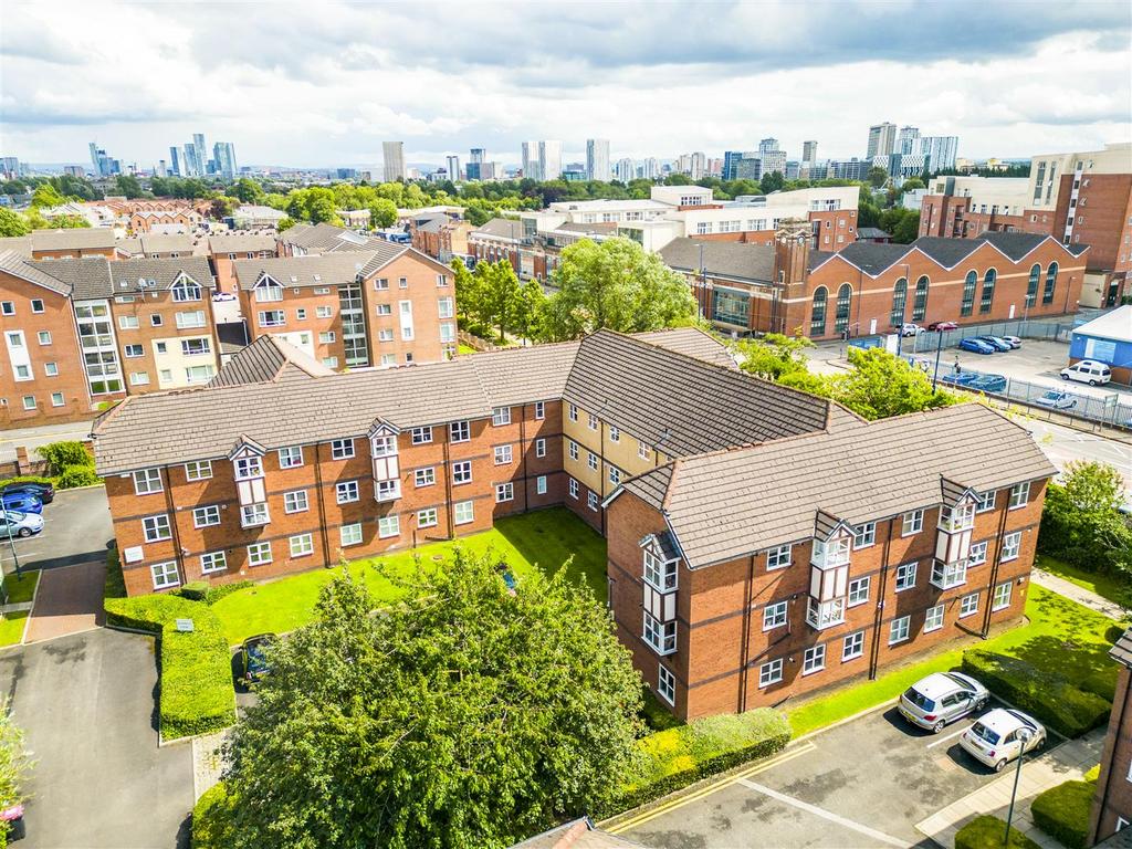 Sheader Drive, Salford 2 bed apartment £125,000