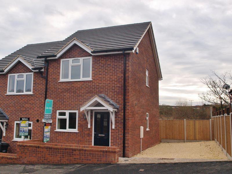 Bagley Street, Stourbridge 2 bed house £825 pcm (£190 pw)