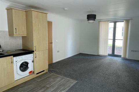 2 bedroom house to rent, Suffolk Road, Andover
