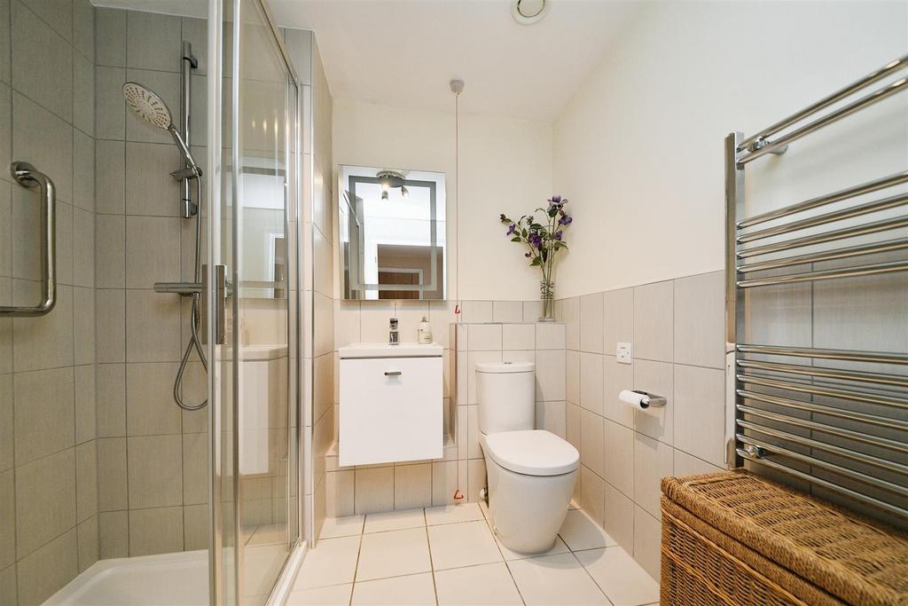 Bathroom 2.jpg