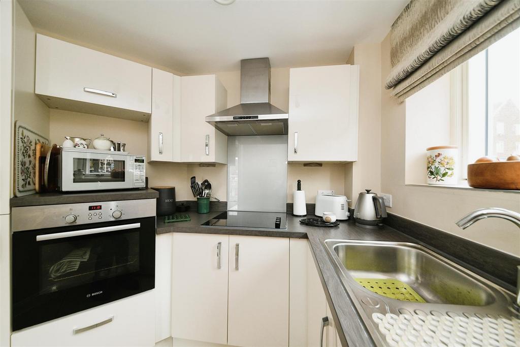 Kitchen 2.jpg