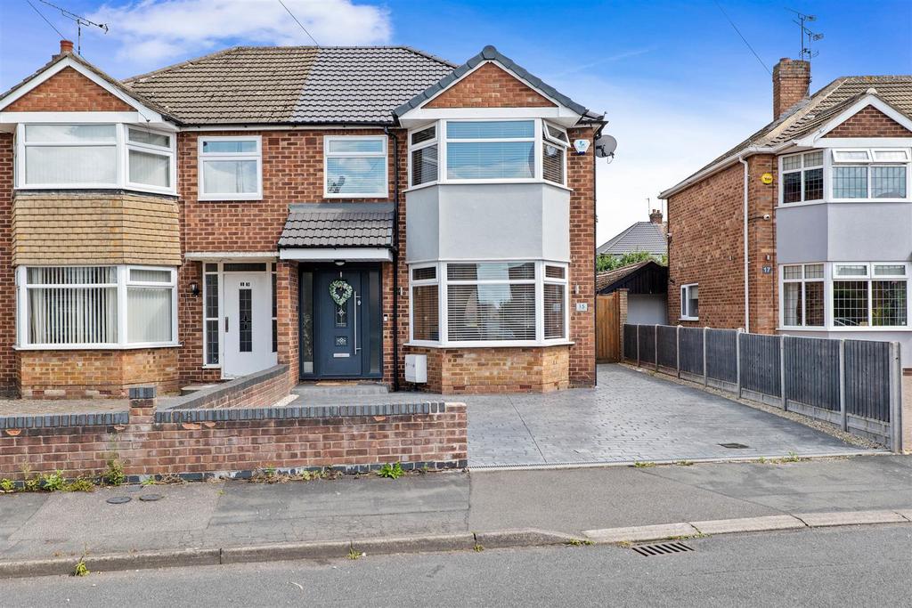 Briardene Avenue, Bedworth 3 bed semidetached house £275,000