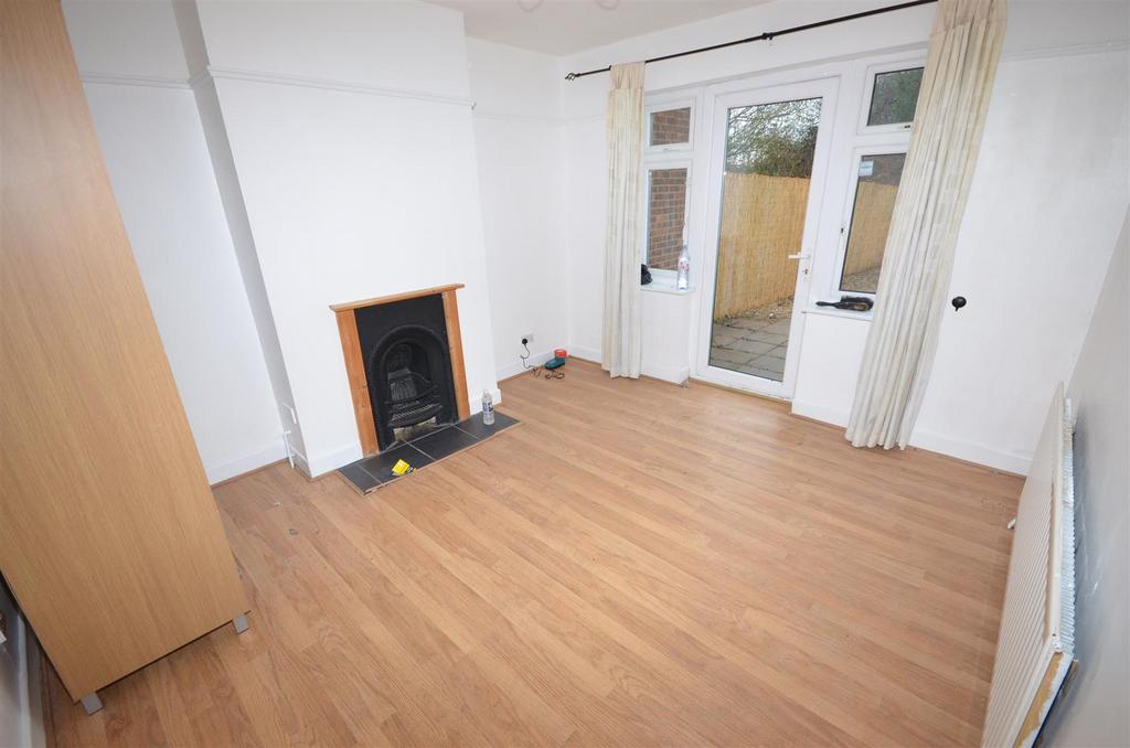 Alton Road, Luton 3 bed semidetached house £1,500 pcm (£346 pw)
