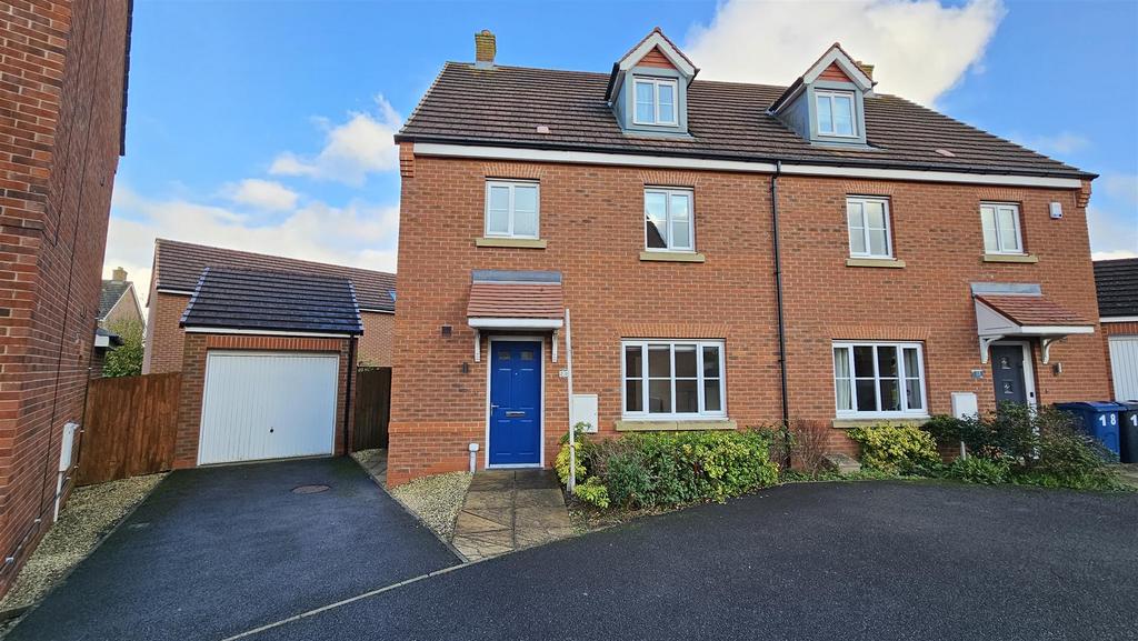 Calder Gardens, Bingham 4 bed semidetached house for sale £300,000