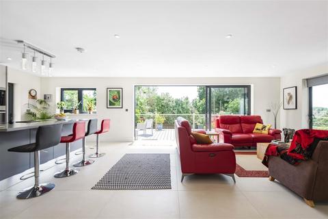 28 Highdown Avenue, Emmer Green, Reading, RG4 8QS