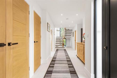 28 Highdown Avenue, Emmer Green, Reading, RG4 8QS
