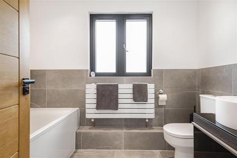 28 Highdown Avenue, Emmer Green, Reading, RG4 8QS