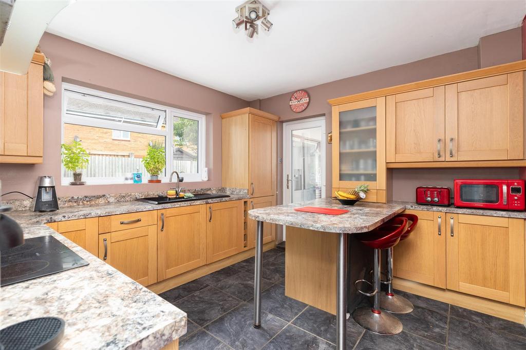 House Lane, Arlesey, Beds SG15 6XX 5 bed detached bungalow for sale £