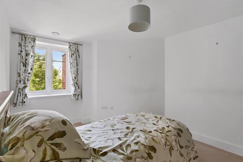 1 bedroom apartment for sale, Limpsfield Road, Sanderstead, South Croydon