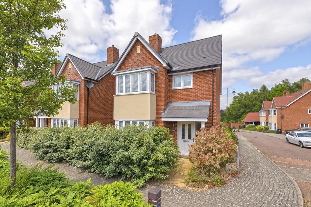 Beacon Avenue, Kings Hill, West Malling 3 bed detached house for sale