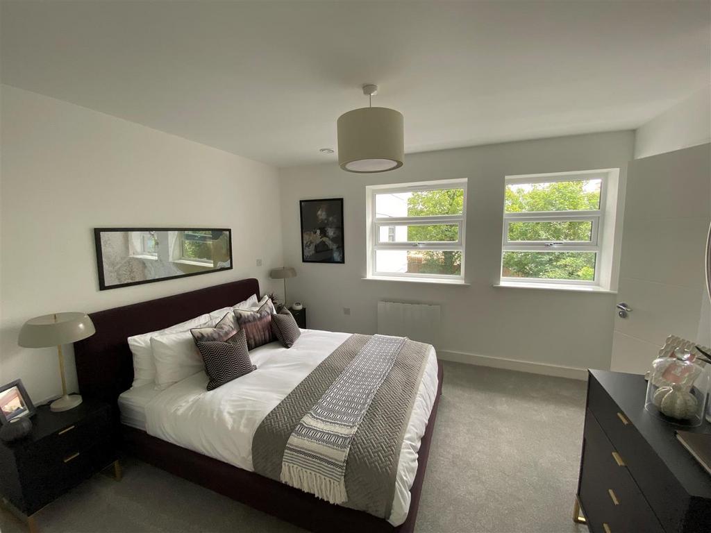 Bedroom 1.jpg
