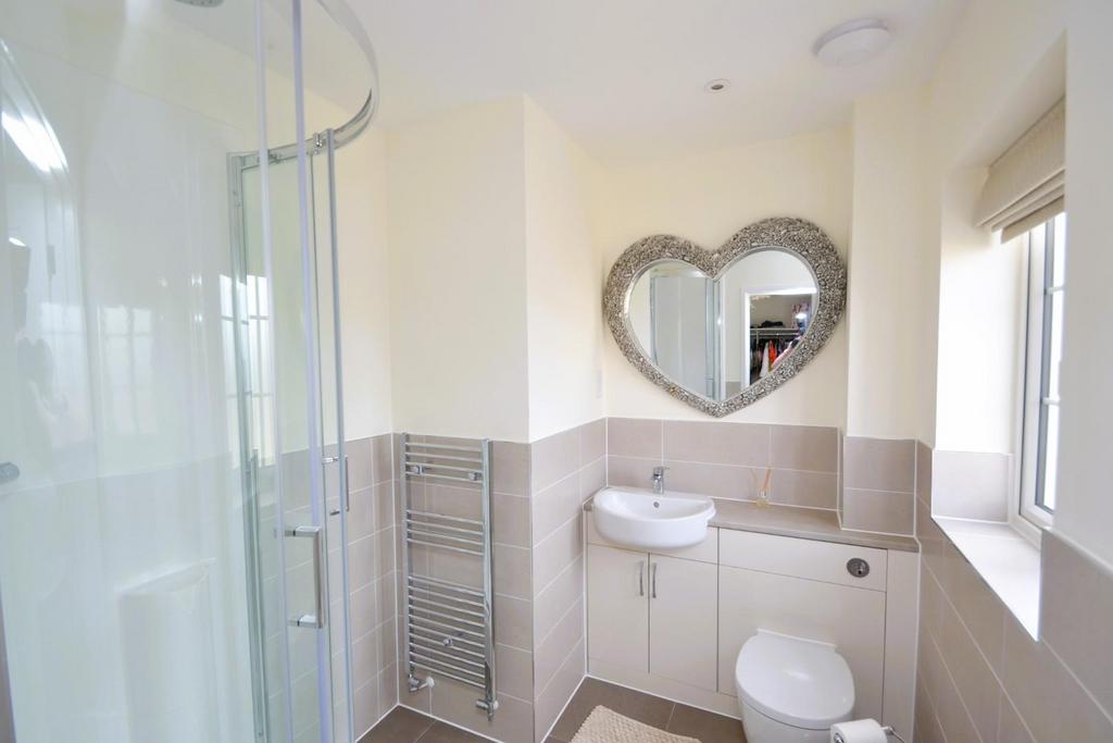 Master En-Suite.JPG