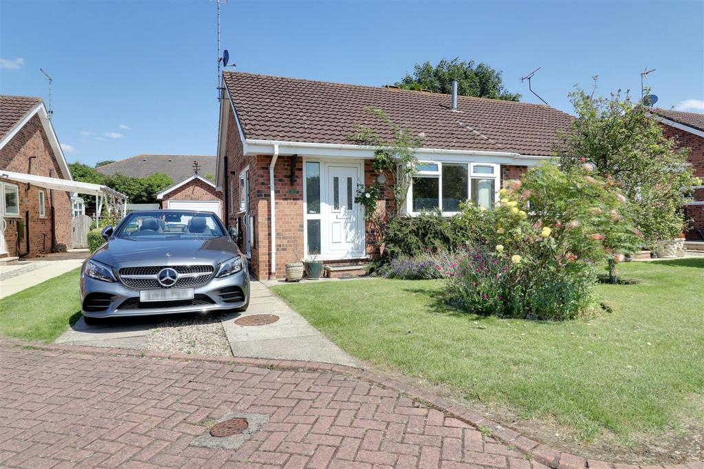 Wold View, South Cave 2 bed semidetached bungalow for sale £150,000