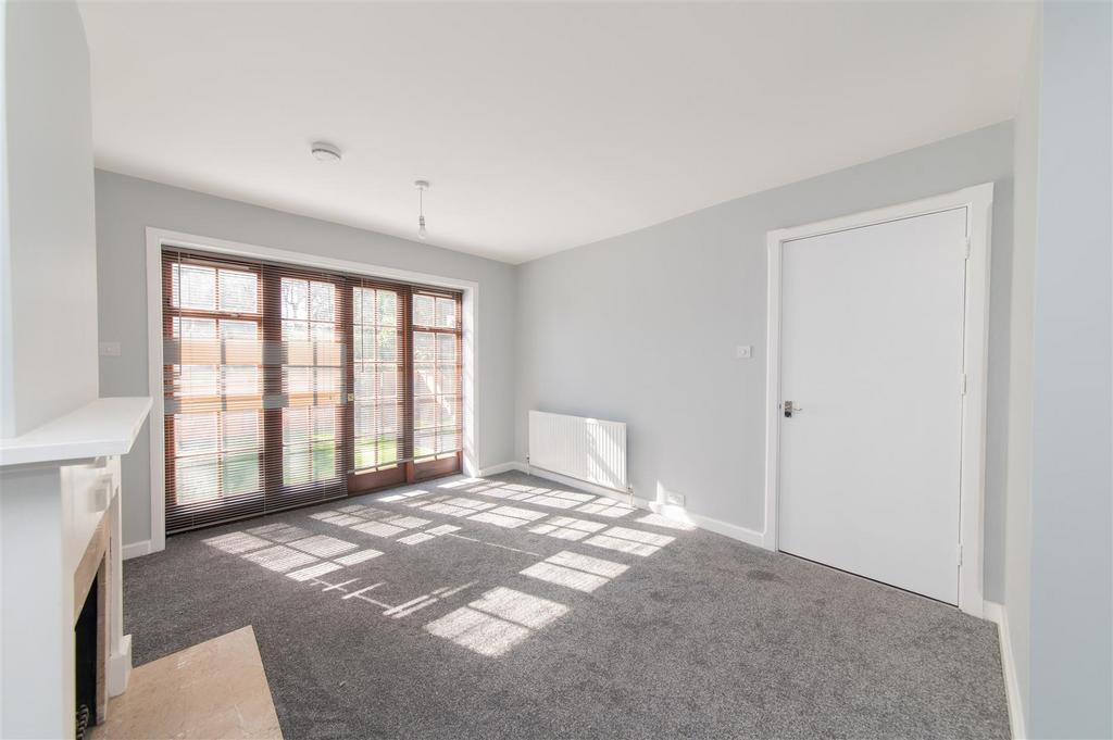 The Causeway, East Finchley 3 bed end of terrace house £2,350 pcm (£542 pw)