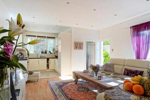 3 bedroom flat for sale, Abercorn Road, London, Mill Hill East, NW7 1JH