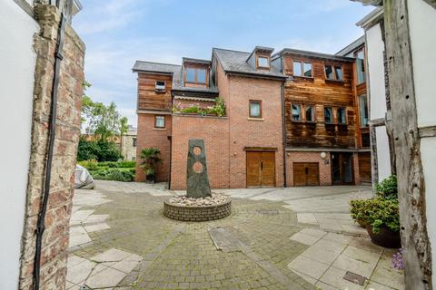 1 bedroom apartment for sale, Talbot Court, Low Petergate, York