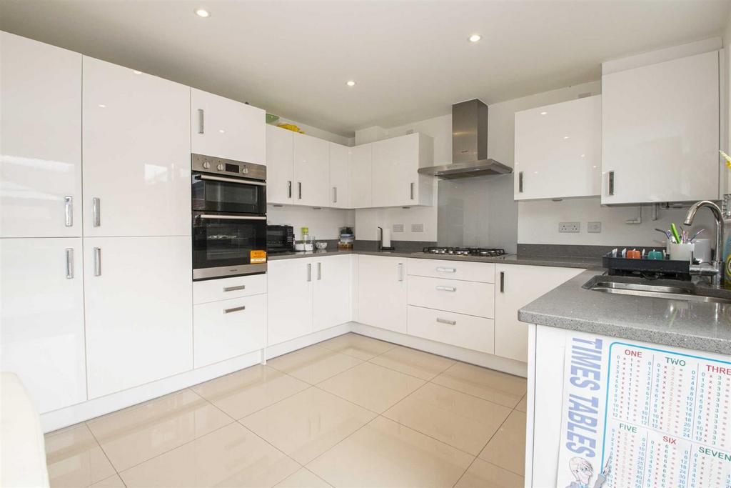 Kitchen/dining/family room