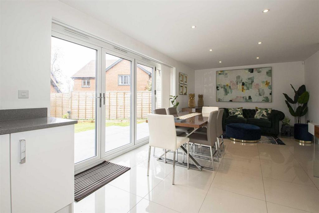 Kitchen/dining/family room