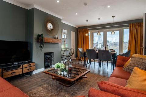 4 bedroom detached bungalow for sale - Watson Avenue, Chatham