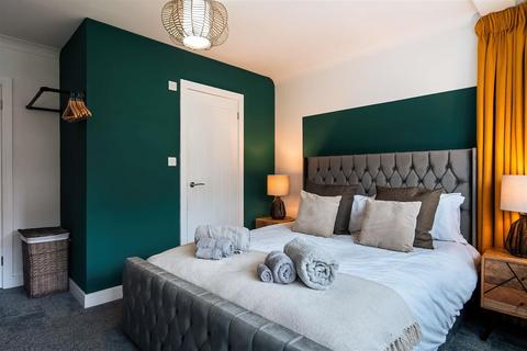 4 bedroom detached bungalow for sale - Watson Avenue, Chatham