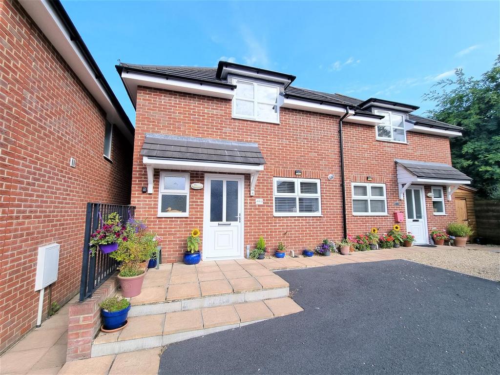 Albert Road, Poole BH12 2 bed semidetached house £315,000