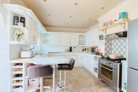 16 Brae Side, Oldham, OL8 3AP
